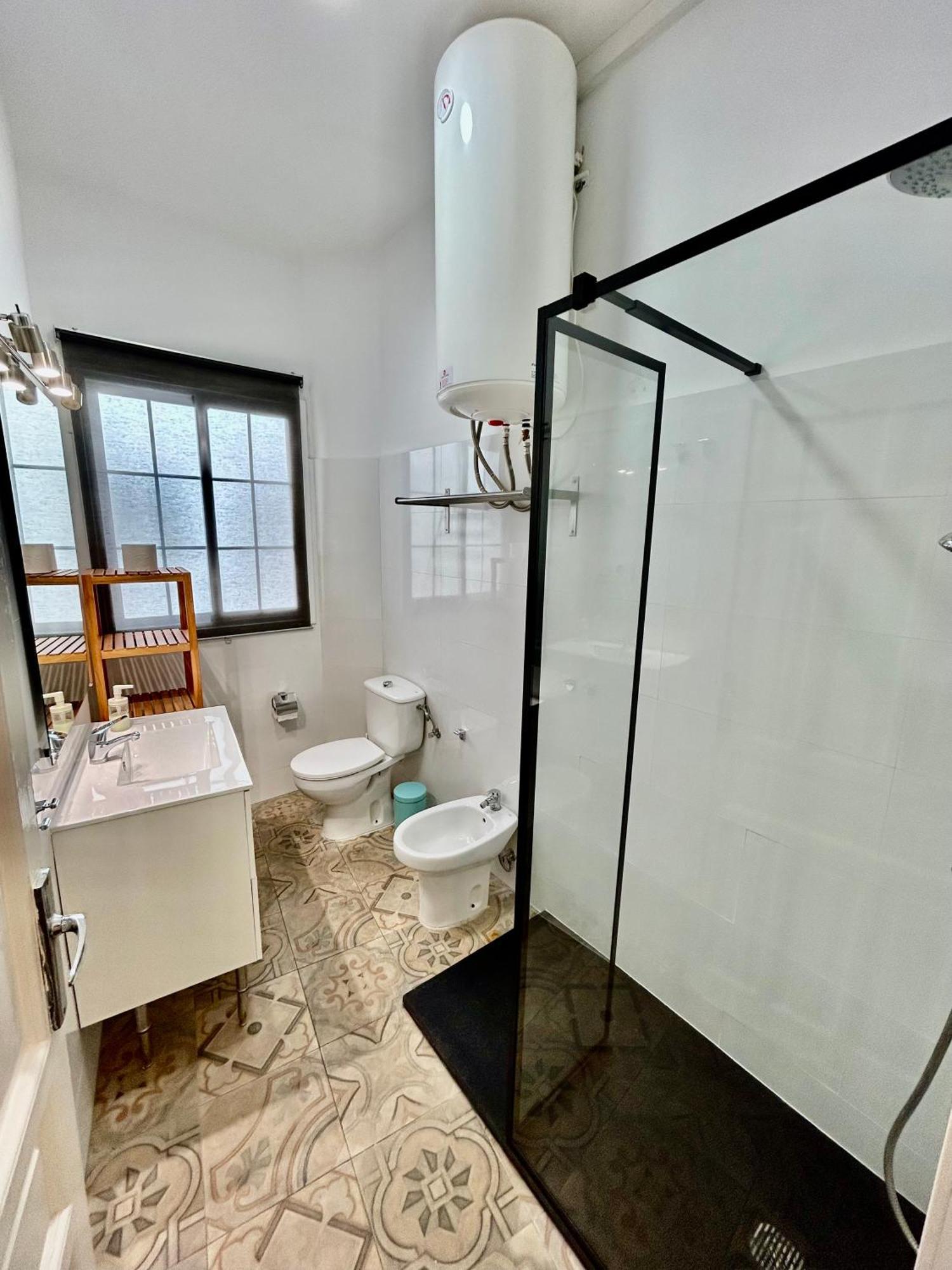 Acogedor Apt 8Pax 4Bdr 2Bth - Cozyhomesevilla1 Exteriör bild