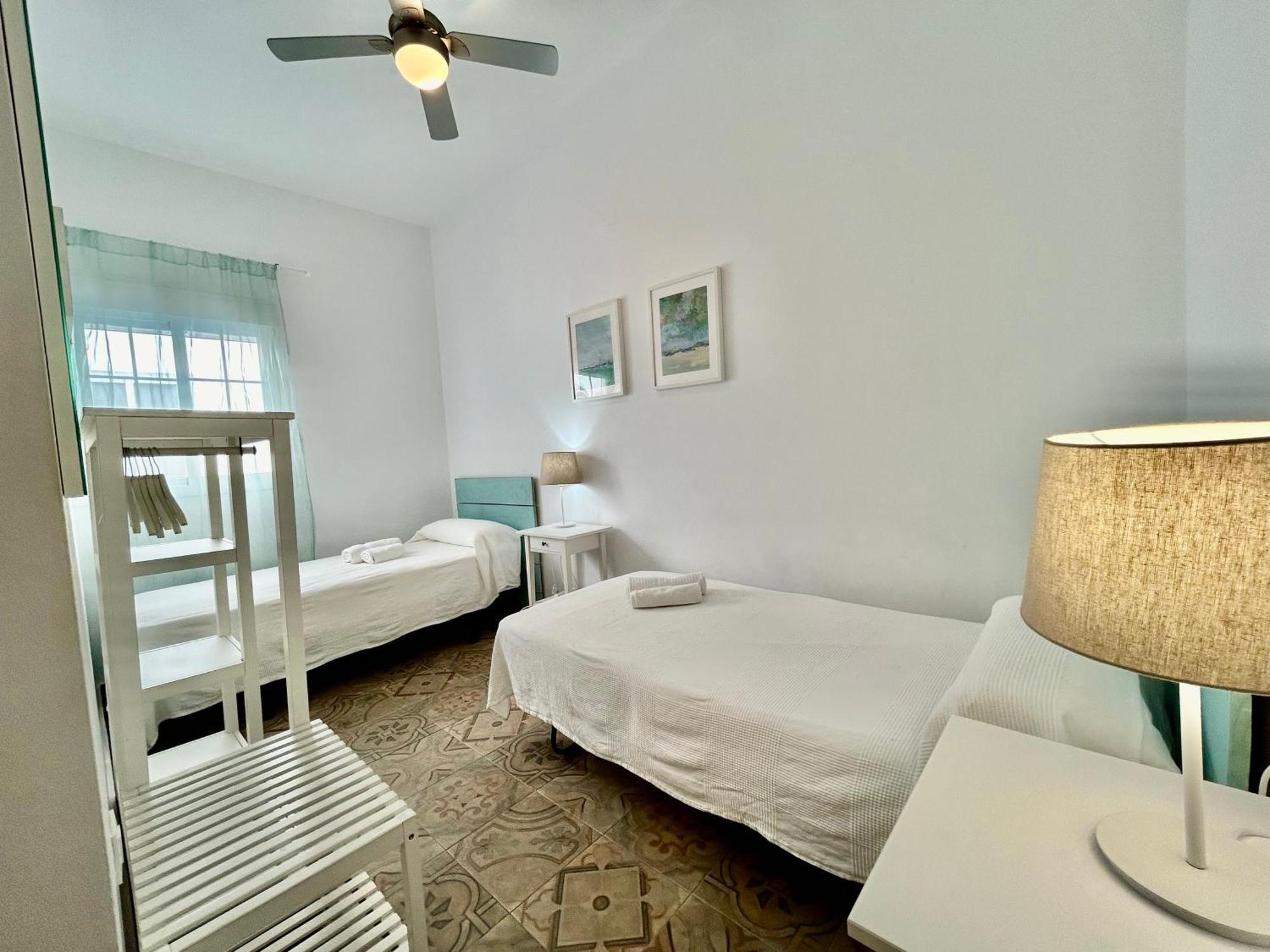 Acogedor Apt 8Pax 4Bdr 2Bth - Cozyhomesevilla1 Exteriör bild